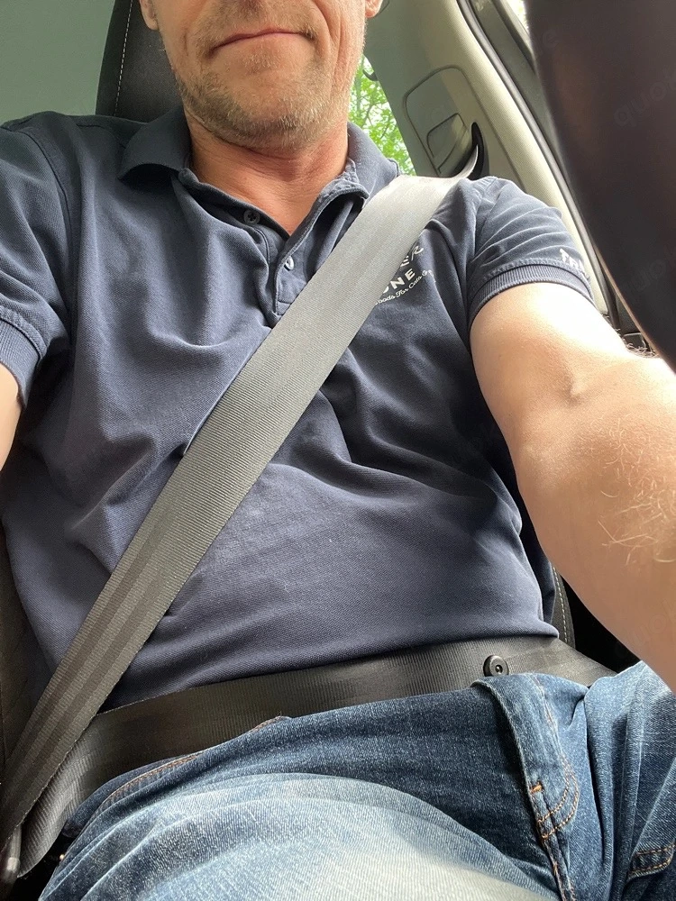 5.5. ab 19Uhr Ich ( 50, schlank, 20x5cm ) lass mich gern überraschen... Nackt am Stadionparkplatz