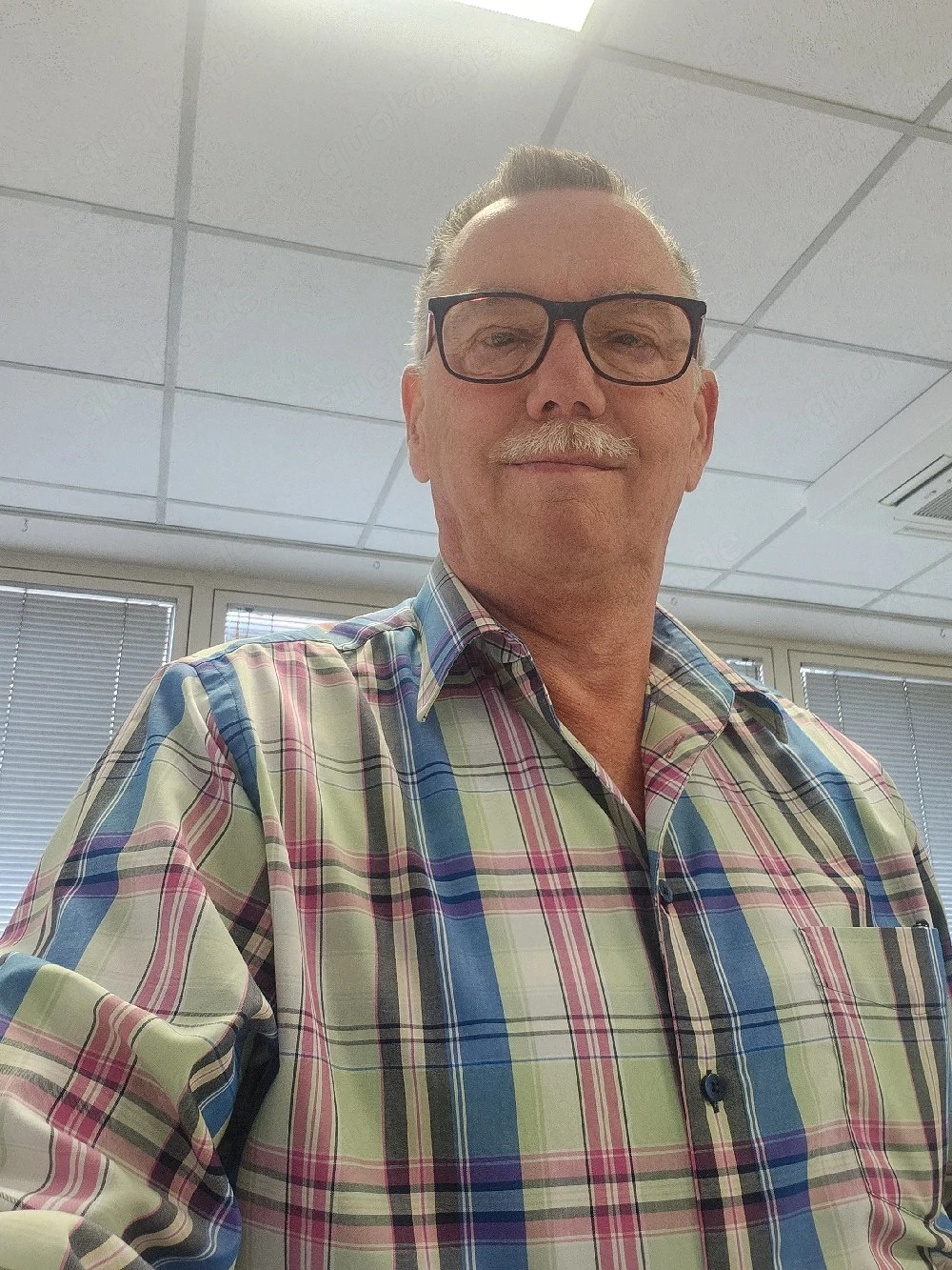 Nette, schlanke SIE für Treffen gesucht.
