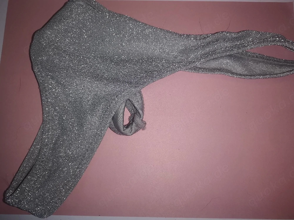 glitzernder Tanga, getragen