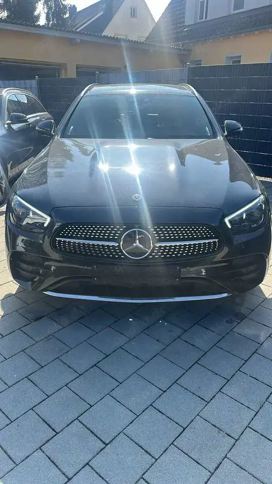 Mercedes-Benz E 300 E-Klasse T-Modell Diesel Plugin Hybrid de 4Matic AMG Burmes Distr Pano 360