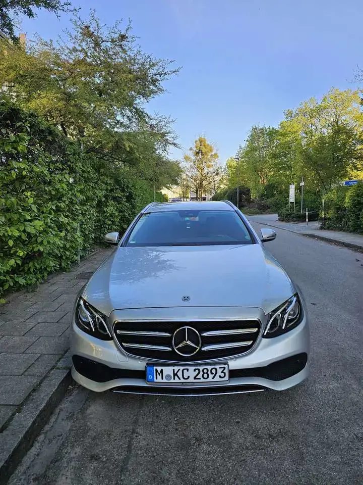 Mercedes-Benz E 220 d T 9G-TRONIC