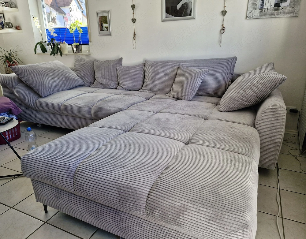 Ecksofa Cord-Stripes warm grey mit Kissen 3 Monate jung