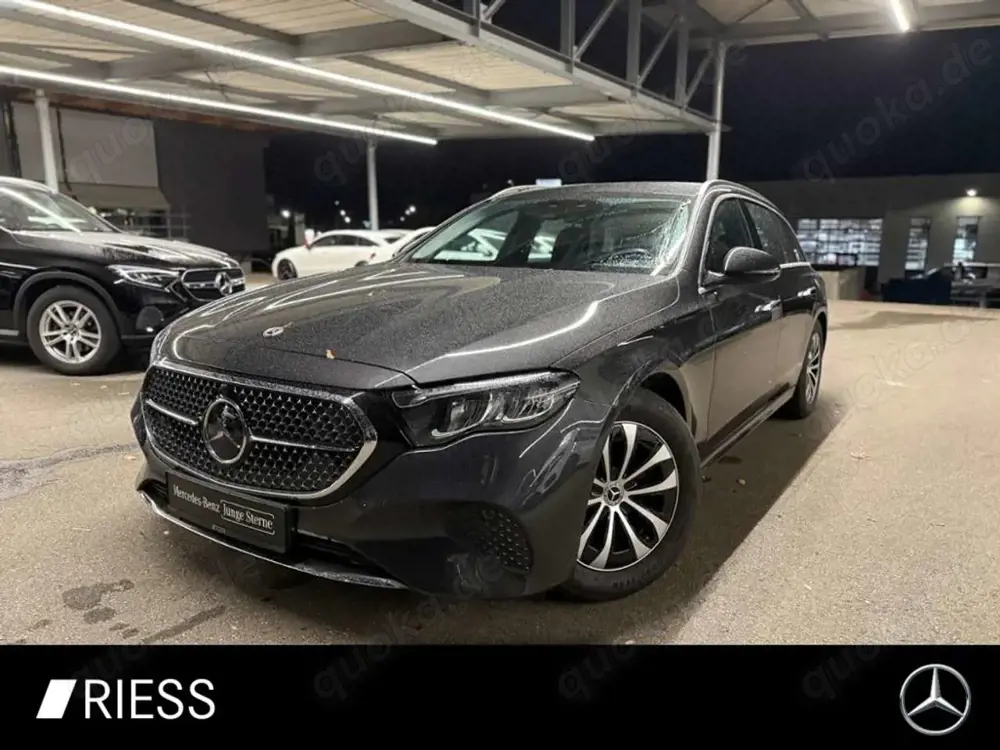 Mercedes-Benz E 220 d T Avantgarde Navi LED Distr WPaket AHK Kamera