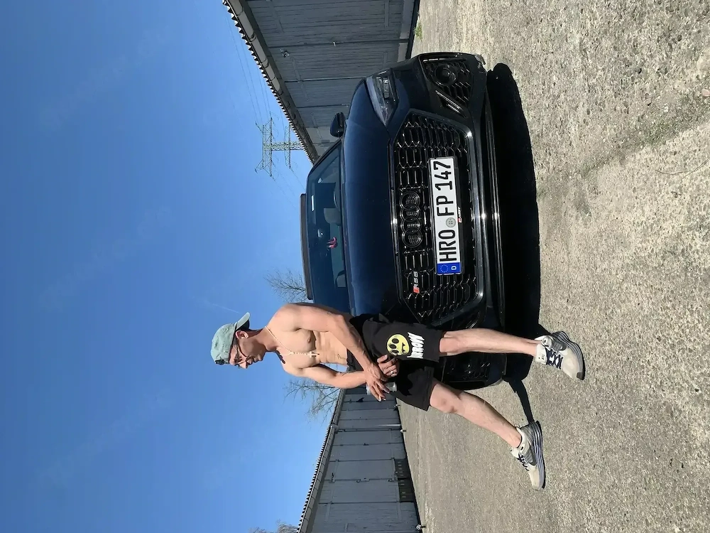 Junger Mann, 26 Jahre alt, Spanier