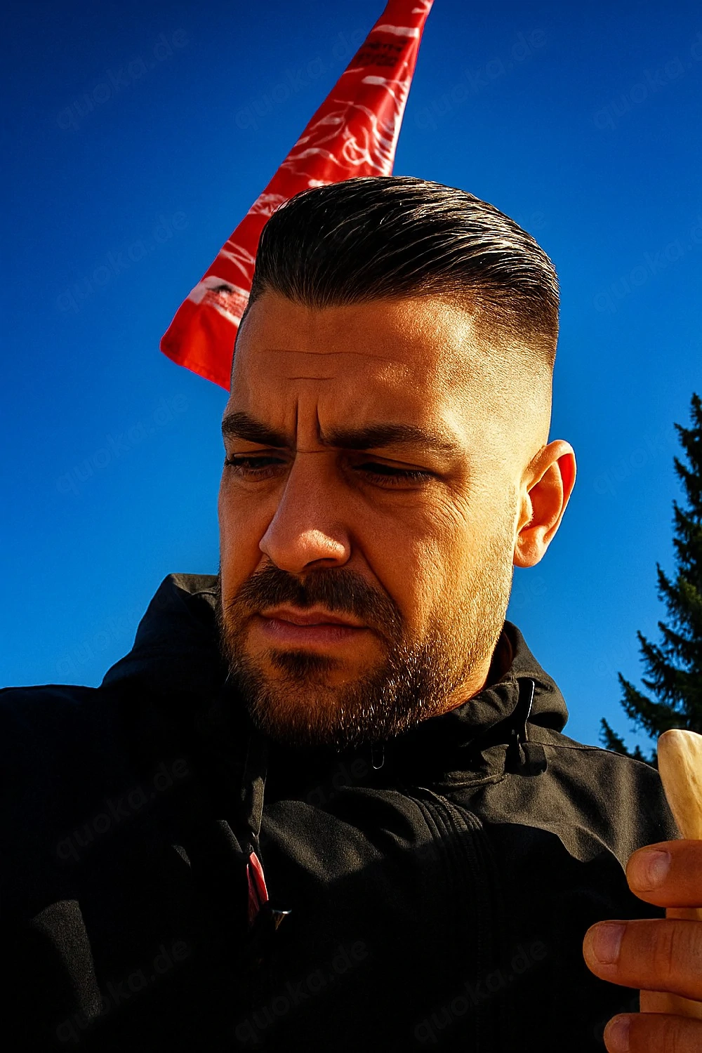 Attraktiver Mann (33) sucht diskrete Leidenschaft