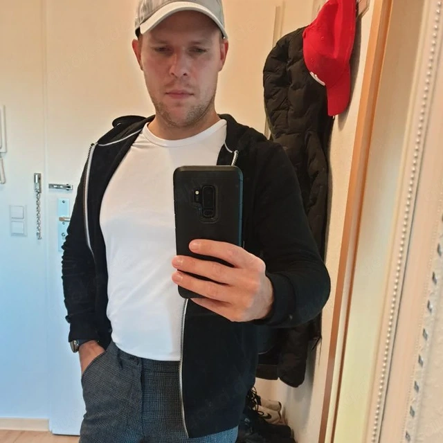 Er sucht Sie für erotische Treffen 