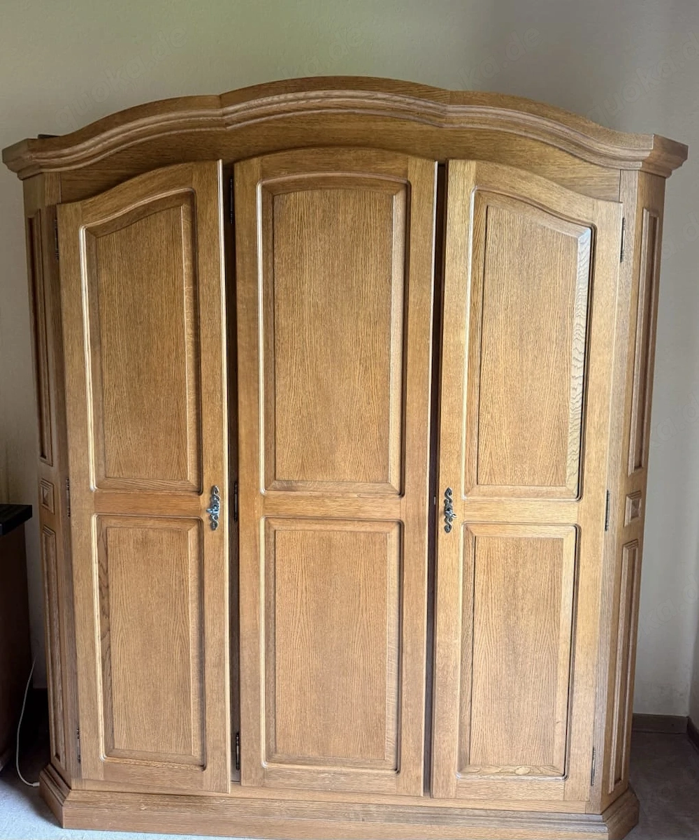Kleiderschrank in Echtholz