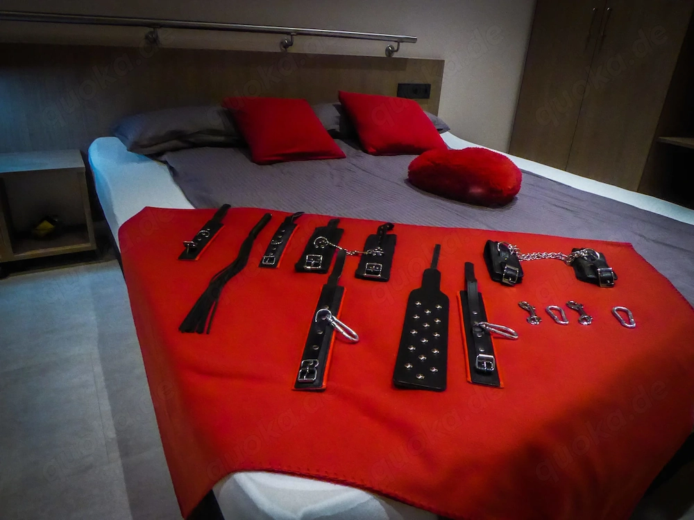 Suche ein Liebesnest für unsere dominant - devote Beziehung. 