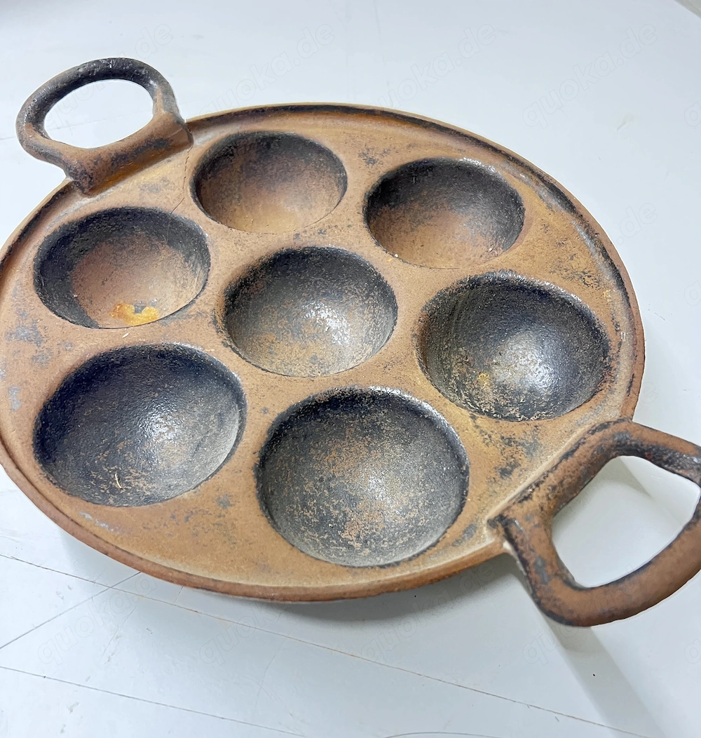 Uralte Bügeleisen, Wärmflasche, Pfanne