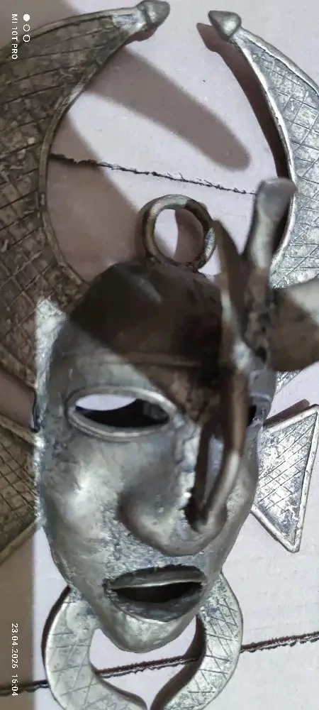 Alte Metall Maske 