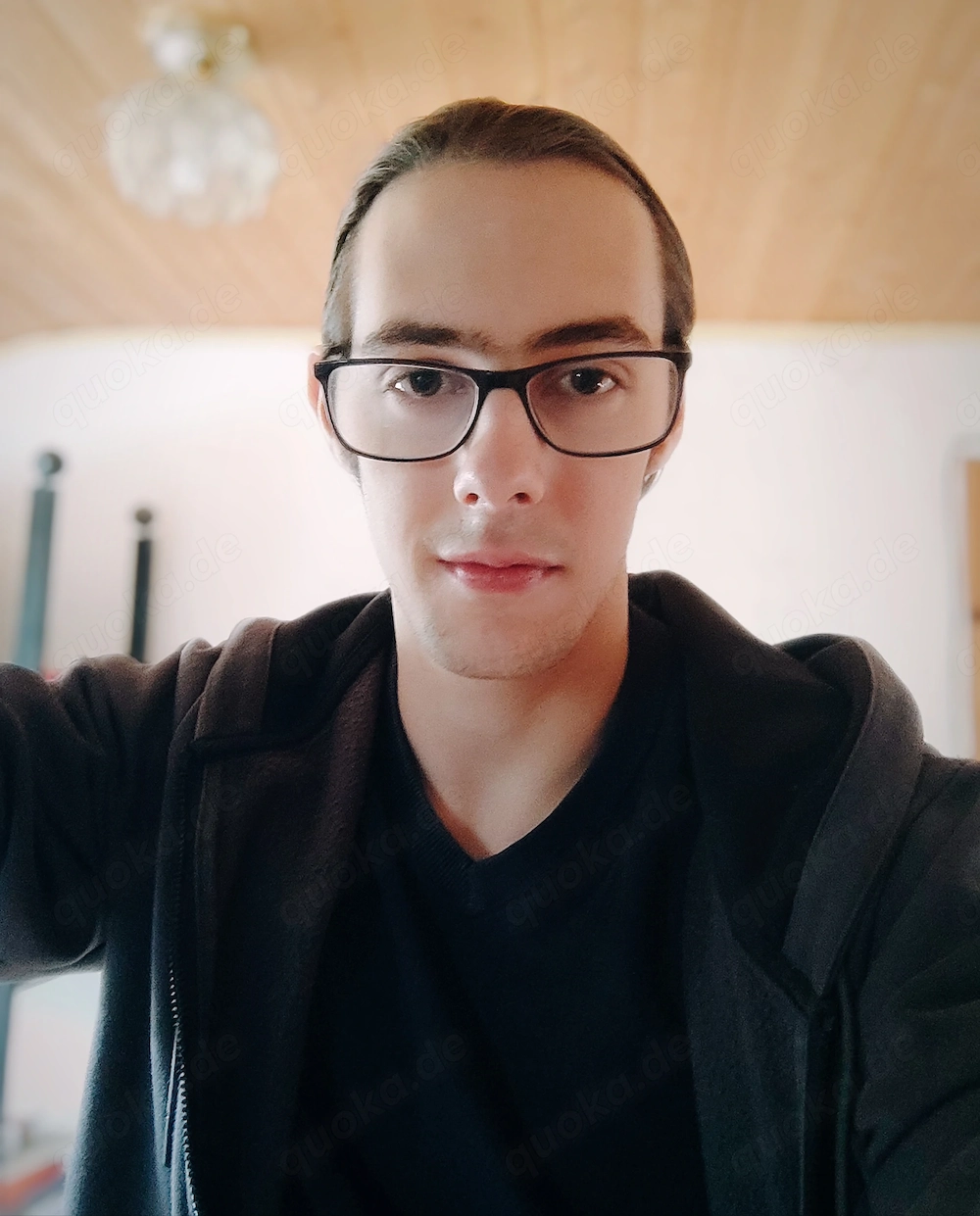 Junger Mann für Rentnerpaar