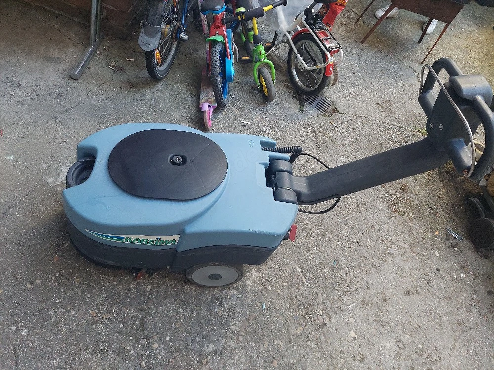 Scheuersaugmaschine Marke Kareima, Modell Skippy 36.