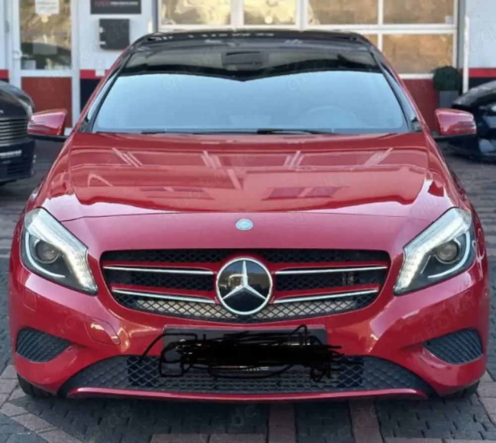 Mercedes-Benz A 200 Mercedes-Benz A 200 d *AHK *Pano *Tempomat *Bi-Xen