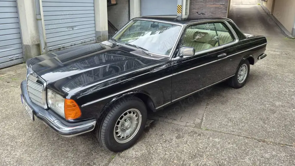 Mercedes-Benz CE 230 Baureihe W123