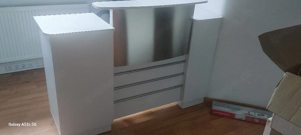 Empfangstheke weiss in guten Zustand