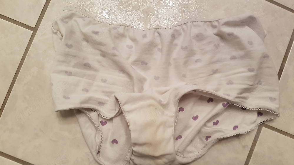 Suche dreckige Slips von Frauen 