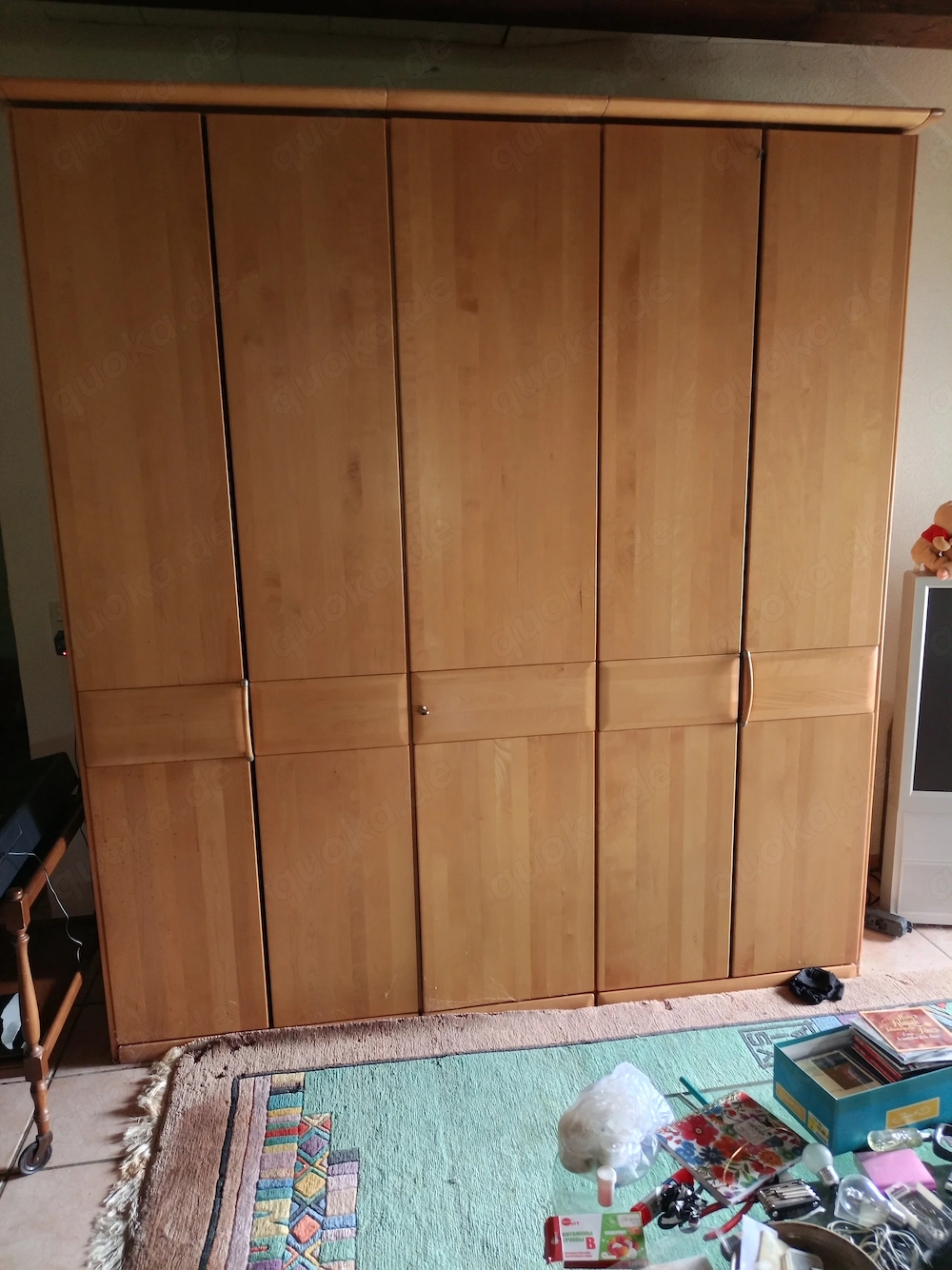 Der Kleiderschrank gross massivholz