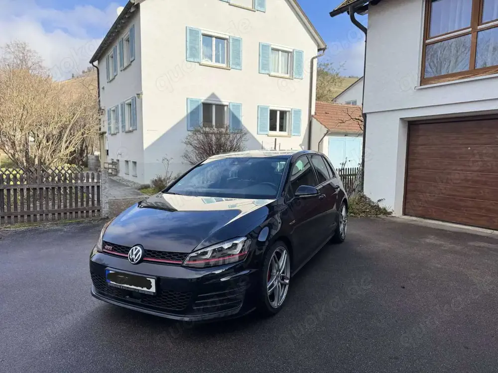 Volkswagen Golf GTI Golf VII 5-Türer Performance BlueMotion Technology DSG