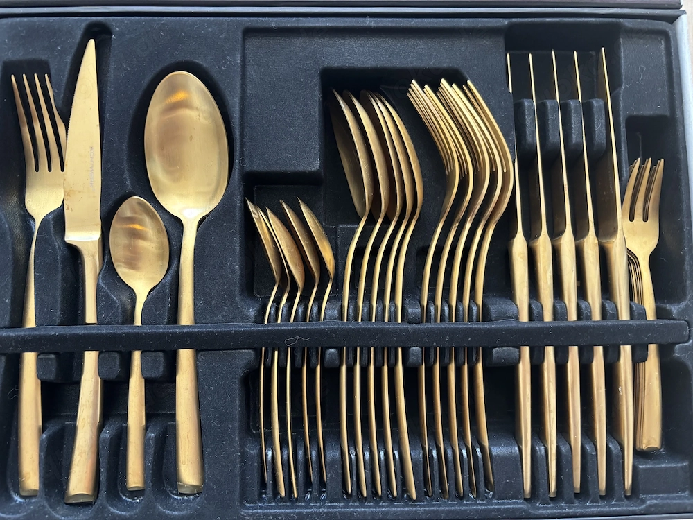  Besteckkasten goldfarben