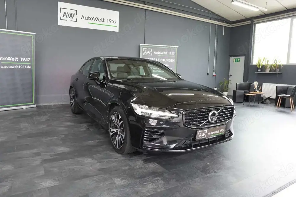 Volvo S60 Lim. R Design T8 AWD*StdHzg*PANO*HuD*4xSHZ*