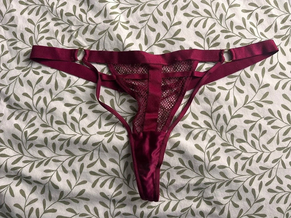 Sexy roter Tanga 