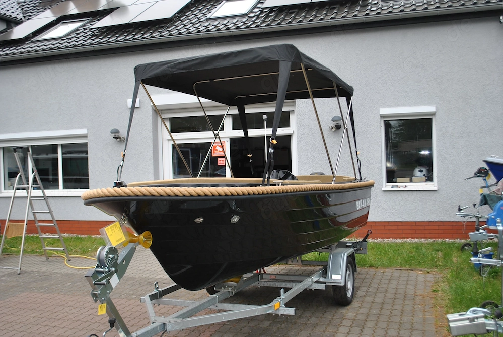 Motorboot Sloep Schaluppe Konsolenboot mit 15 PS Motor