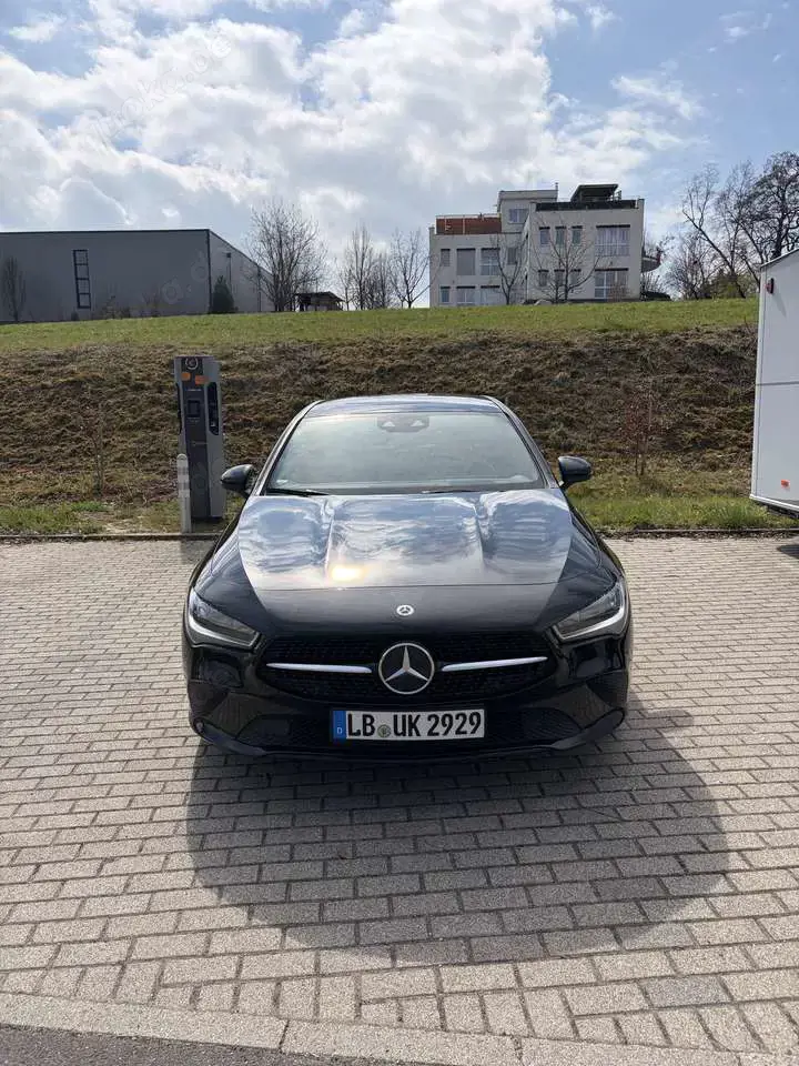 Mercedes-Benz CLA 200 8-fach bereift HU 05/27 Night Paket
