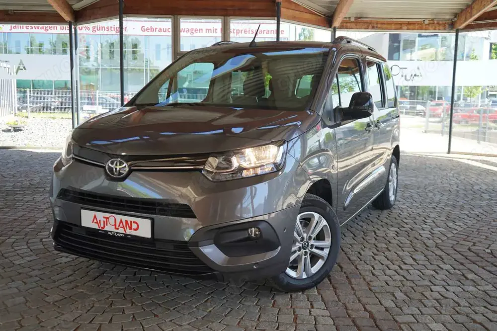 Toyota Proace City Verso 1.2  Team Deutschland Kamera