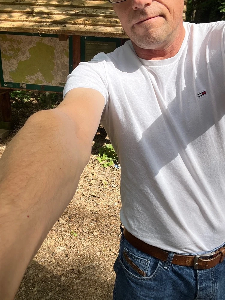 21.5. 14Uhr Jerking  am Baiersdorfer Weiher Ich(50,183,schlank,20x5cm) suche weibliche Hilfe
