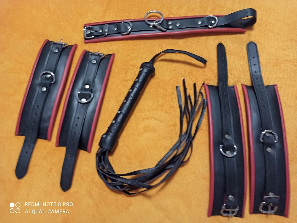 Junge devote Frau für BDSM Sexspiele gesucht 