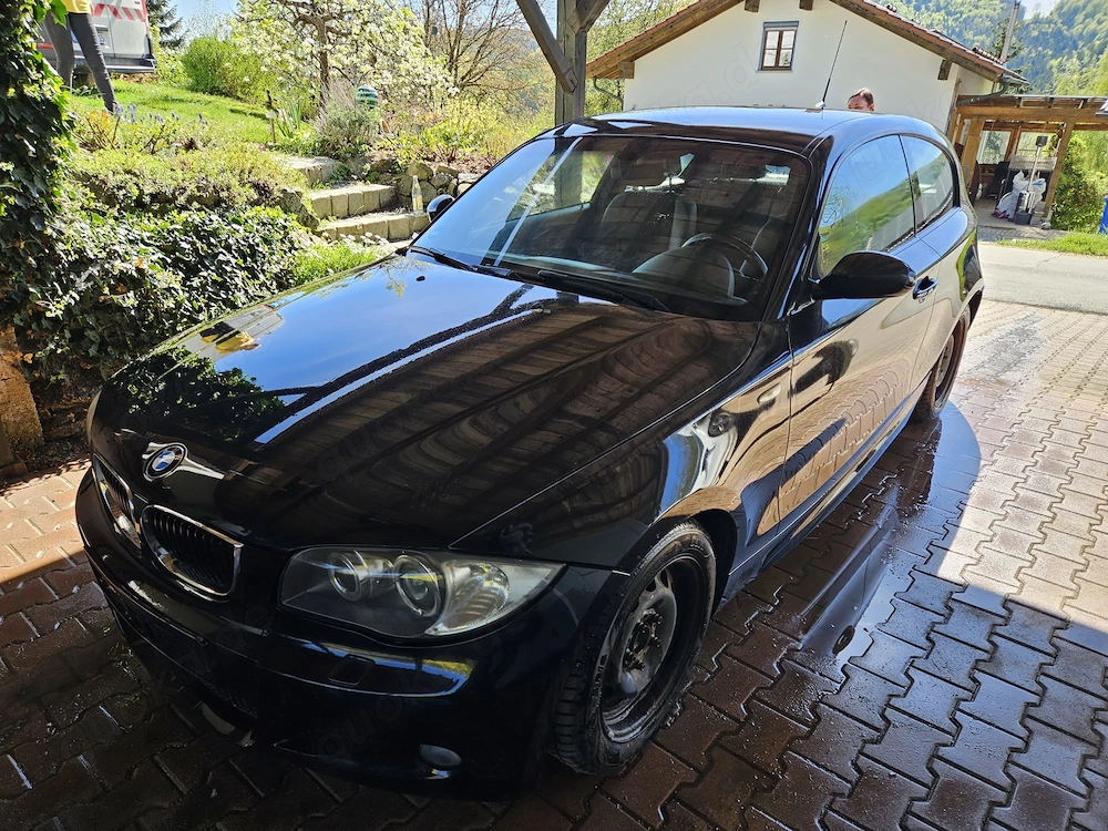 BMW 118d E81 HU 6 27  2200  