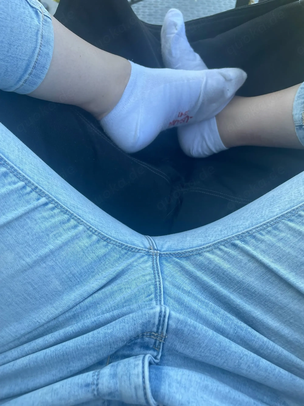 Füße, Socken zum Anbeißen