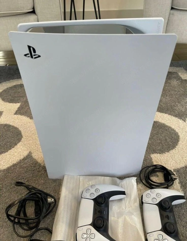PLAYSTATION 5 avec deux manettes 