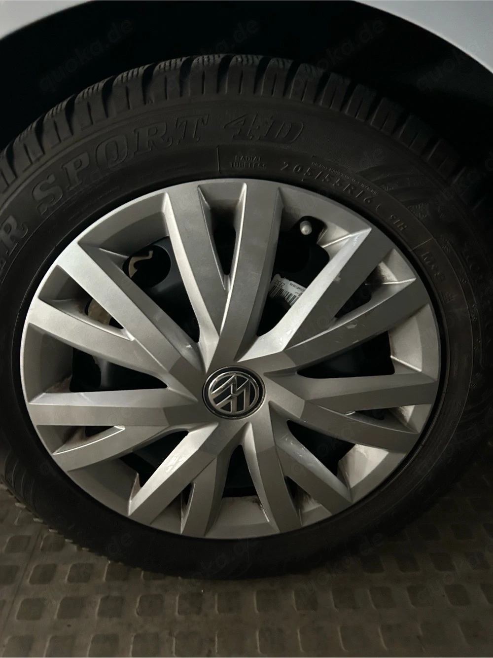 Winterreifen Dunlop mit Radkappen