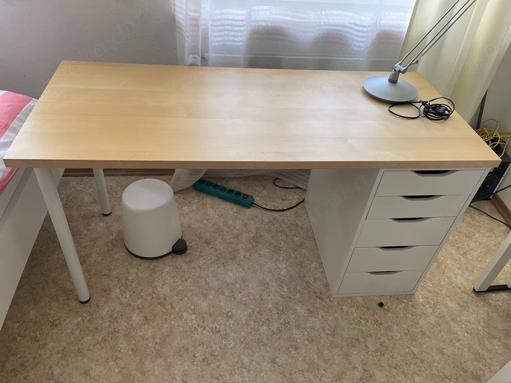 Schreibtisch in beige weiss mit Schubladen 