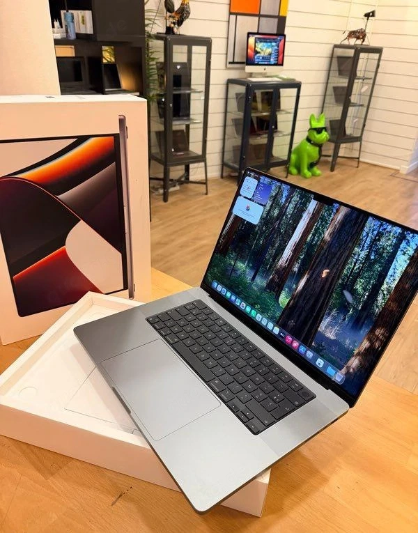    MacBook Pro 16-inch M1 Pro   32 GB RAM   1 TB SSD in ausgezeichnetem Zustand.