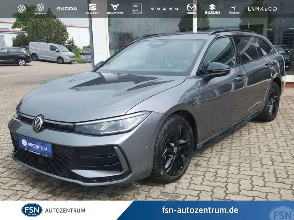 Volkswagen Passat 1.5 TSI Hybrid R-Line Matrix 360° AHK DCC