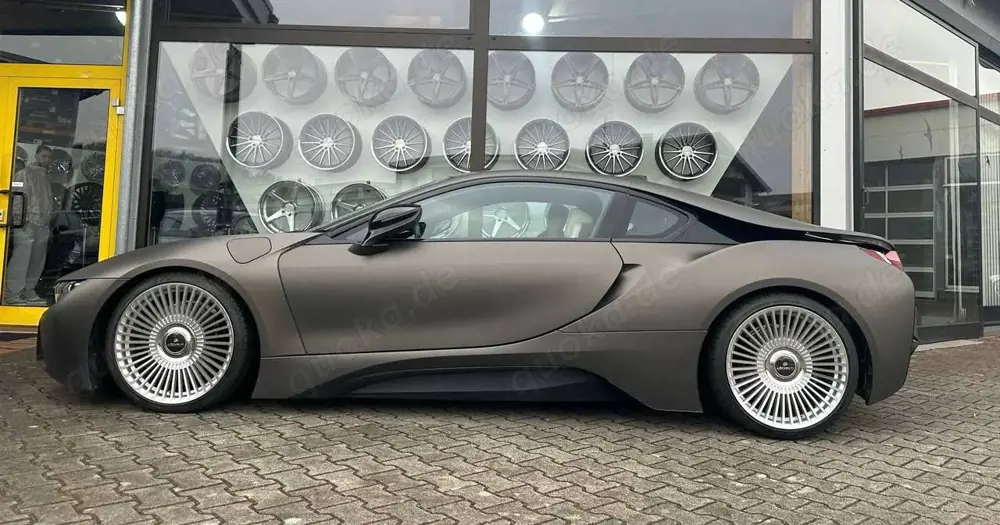 BMW i8