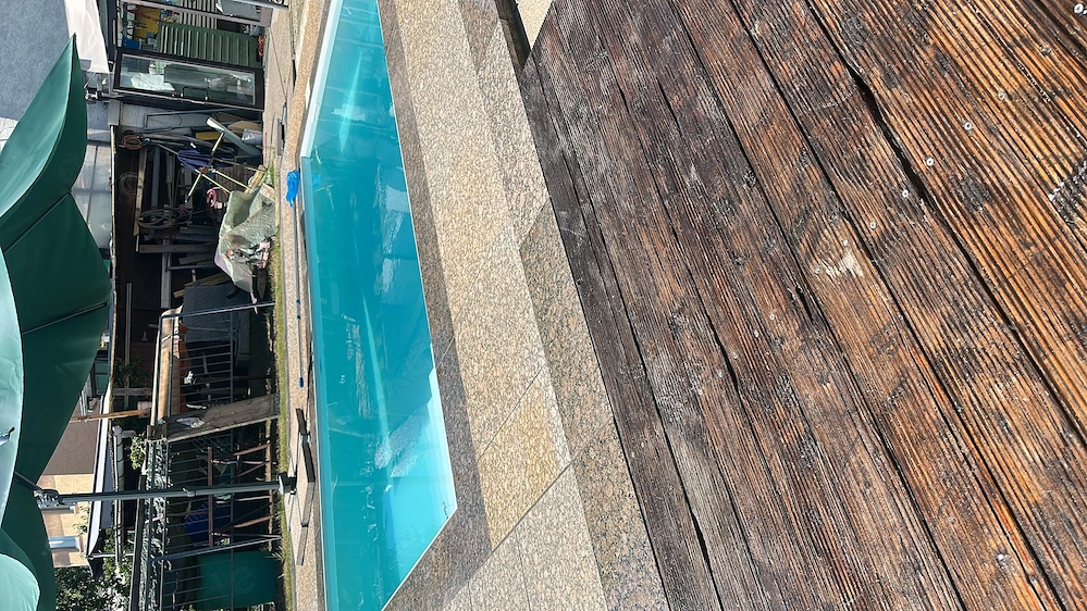 Nackt schwimmen M sucht W 