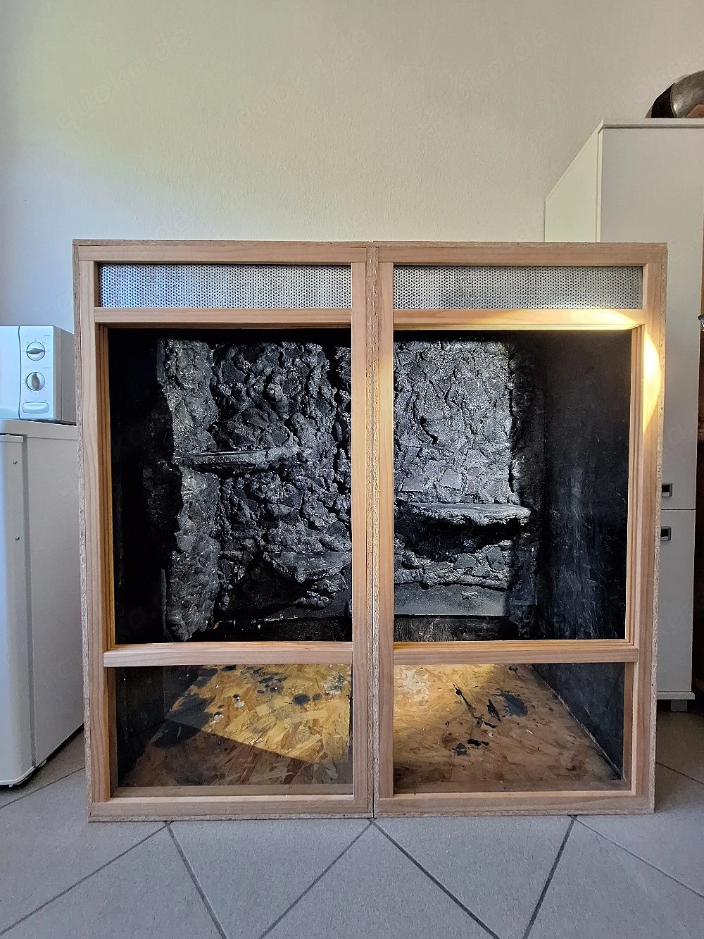 120x60x120 Terrarium mit 3D-Rückwand & Epoxy Versiegelung