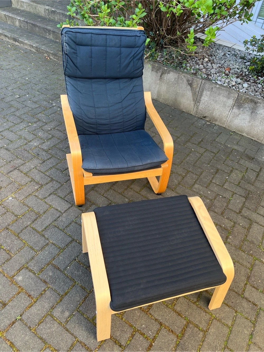 Sessel mit Hocker