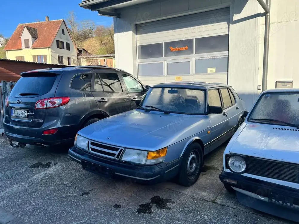 Saab 900 i