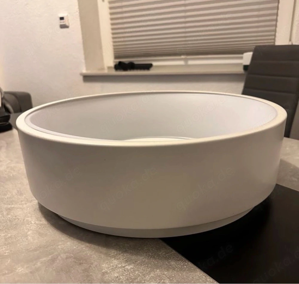 Verkaufe eine moderne LED-Deckenlampe von LEDVANCE in Weiß.