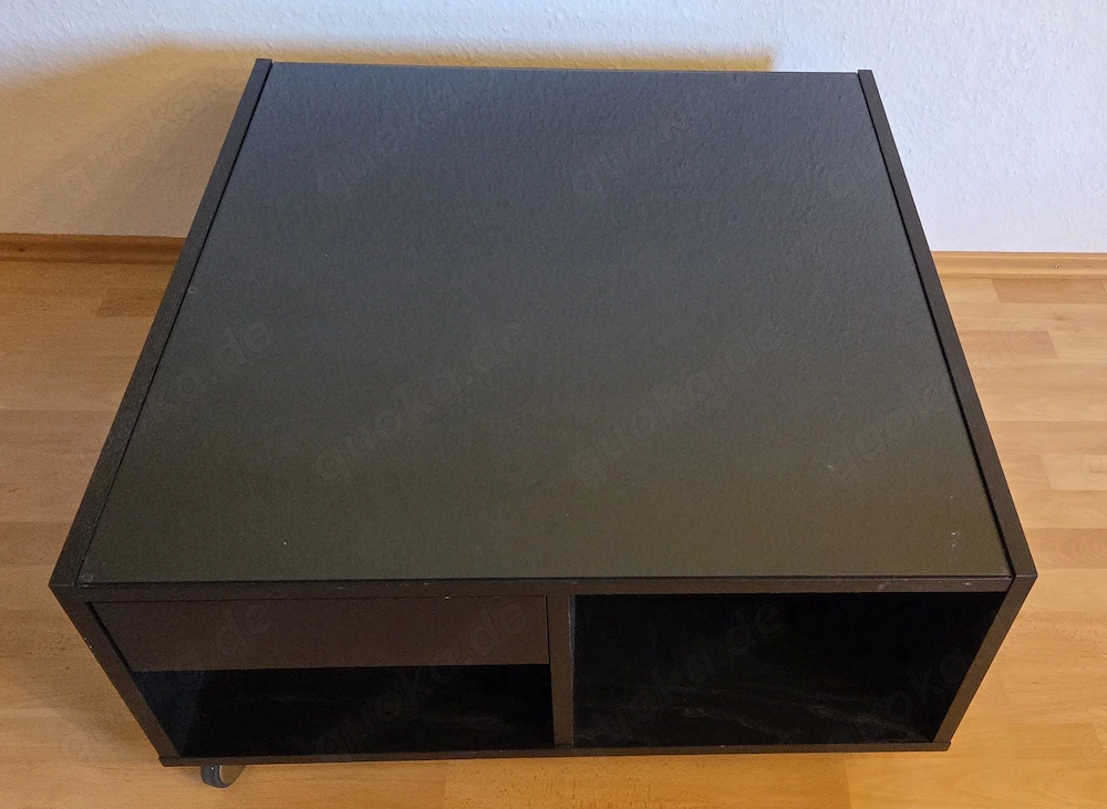 Moderner Couchtisch mit Glasplatte   sehr guter Zustand