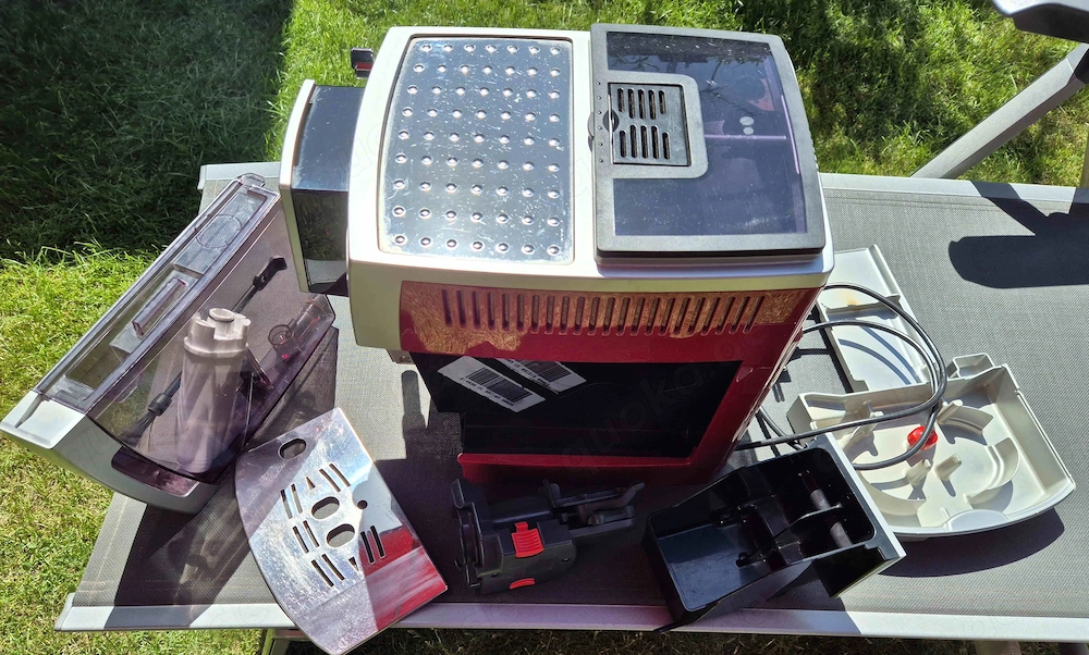 Kaffeemaschine DeLonghi ECAM 23420 SR  Silber  rot    (defekt!!) 