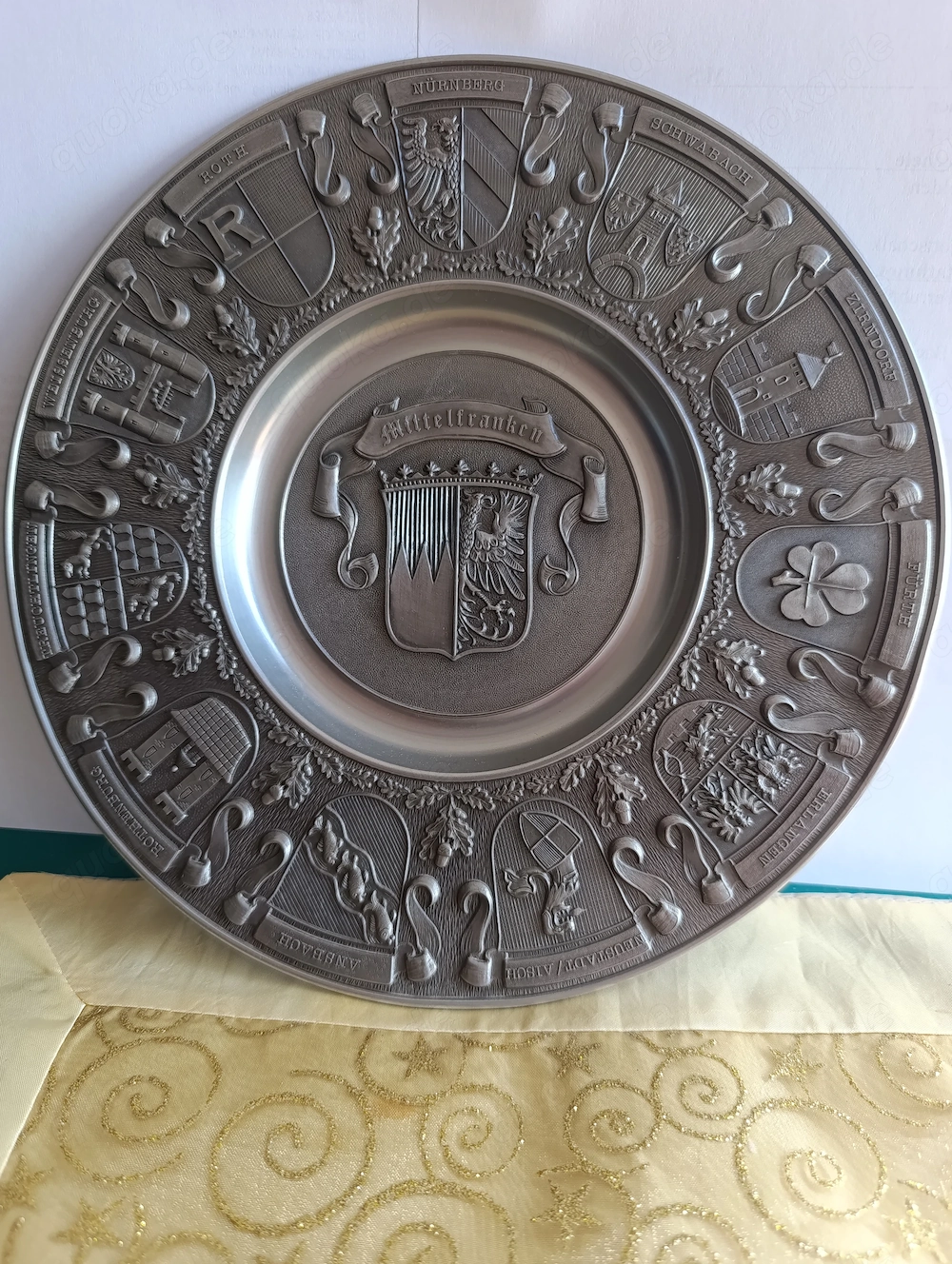 Wandteller  Mittelfranken  Hochw. Relief-Zinn mit Stadtwappen