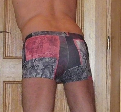 Lustvolle, dominante Frau für ausgiebige Spanking und Strap-on Sessions gesucht