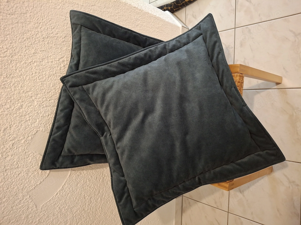 2 Sofakissen zu verkaufen 