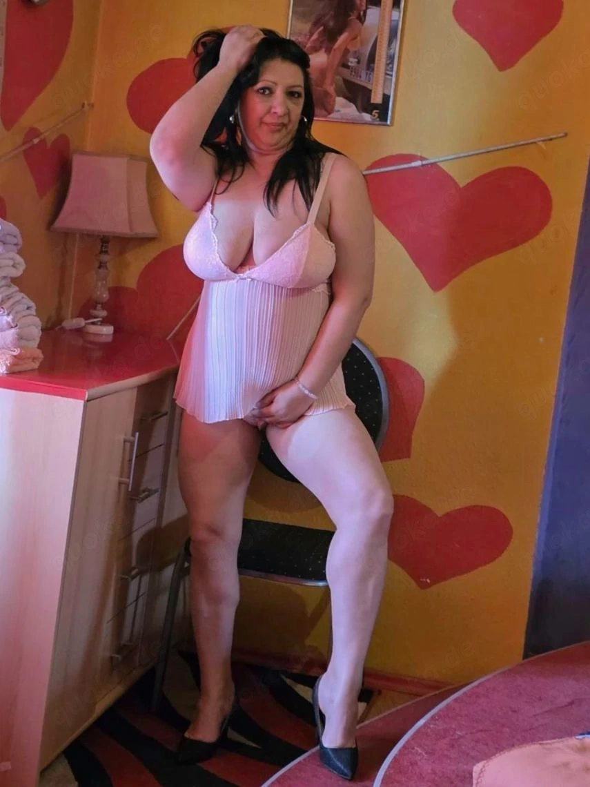 Ich bin Sex-Bombe Hanni und mehr als einfach nur geil.