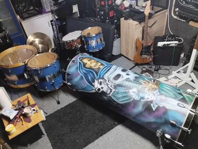 AnzeigeMonstershellset mit 22x68 Zoll bassdrum